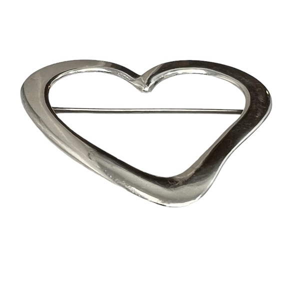 VINTAGE STERLING SILVER OPEN HEART BROOCH - Picture 8 of 15